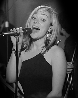 Wedding singer Kate with Groovestone